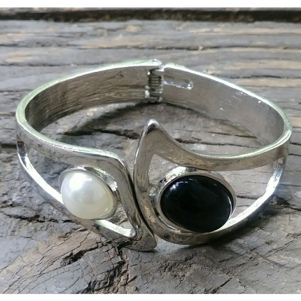 Fashion Silver Tone Hinge Bracelets - Picture 5 of 5